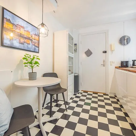 Renovated 1bedroom In Central Lägenhet